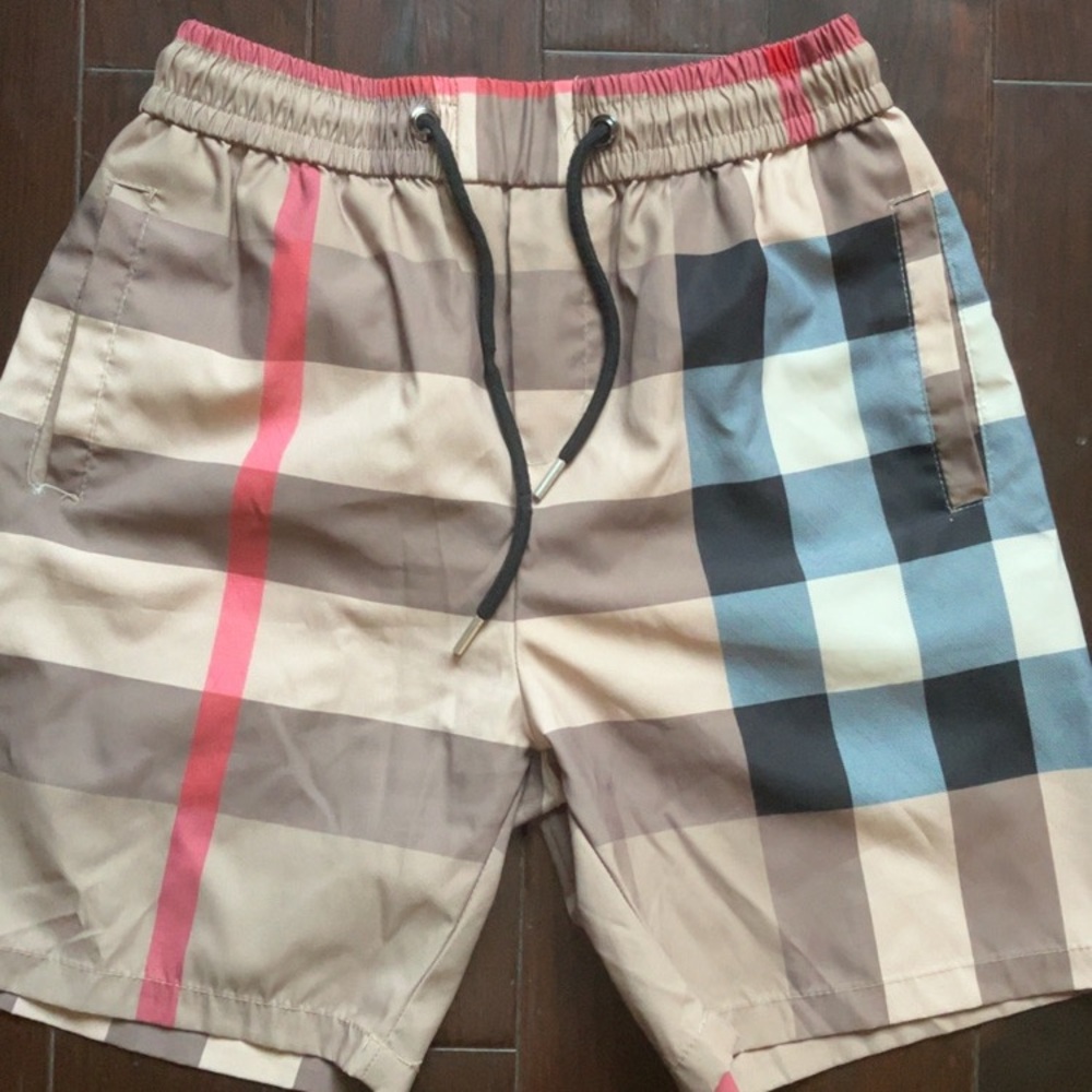 Burberry shorts. R3p 1:1 high quality shorts.